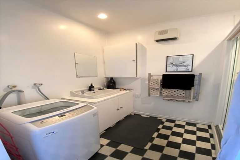 Photo of property in 6 Stormont Place, Kingston, Wellington, 6021