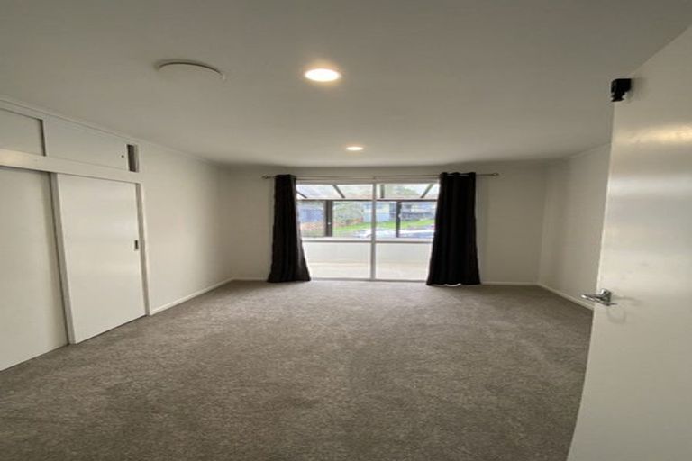 Photo of property in 5 Kama Place, Sunnynook, Auckland, 0620