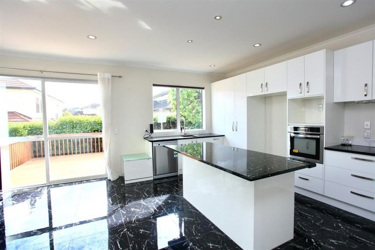 Photo of property in 3 Andy Crescent, Flat Bush, Auckland, 2016