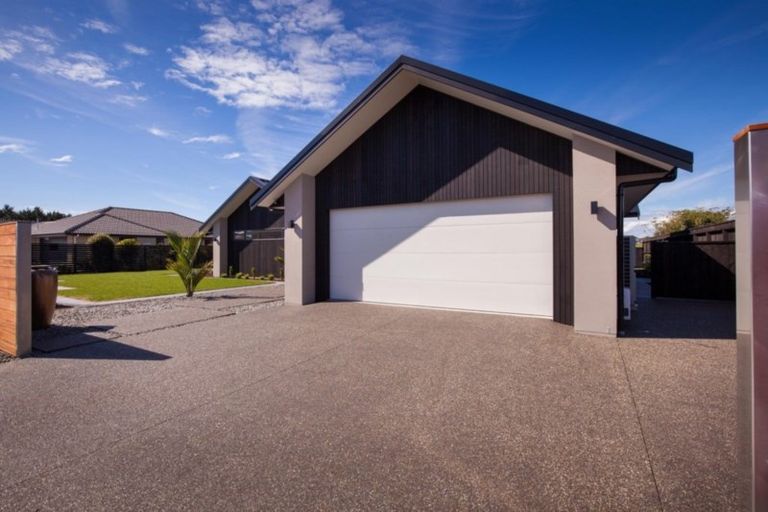 Photo of property in 15 Gleneagles Way, Waiwhakaiho, New Plymouth, 4312