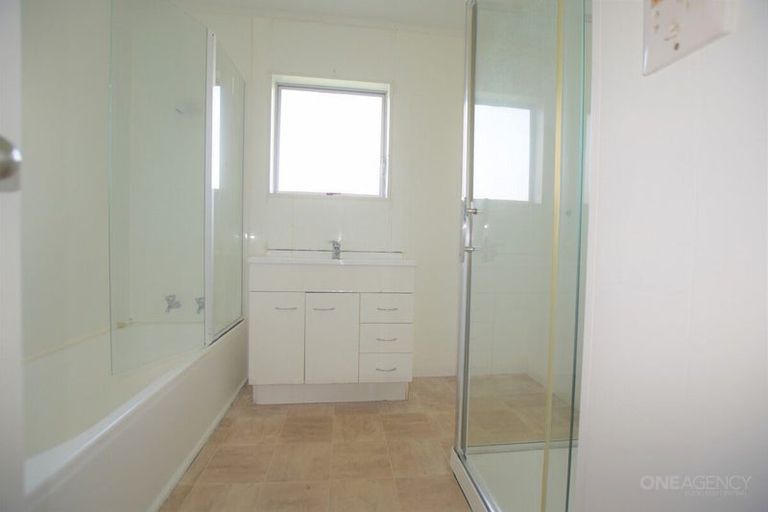 Photo of property in 46 Hindmarsh Street, Henderson, Auckland, 0612