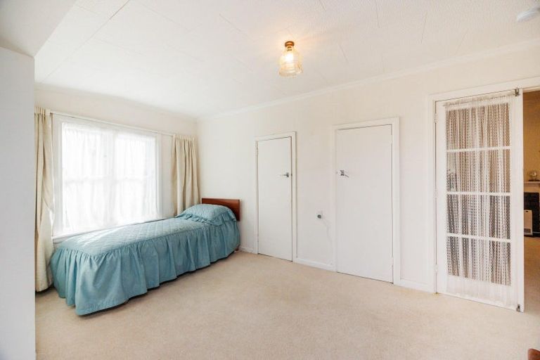 Photo of property in 74 Shamrock Street, Takaro, Palmerston North, 4412