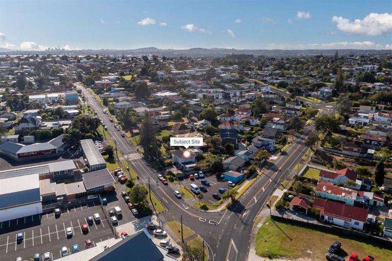 Photo of property in 1 Lavelle Road, Henderson, Auckland, 0612
