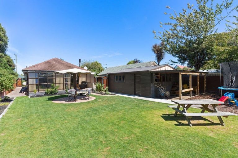 Photo of property in 22 Woodend Road, Woodend, 7610