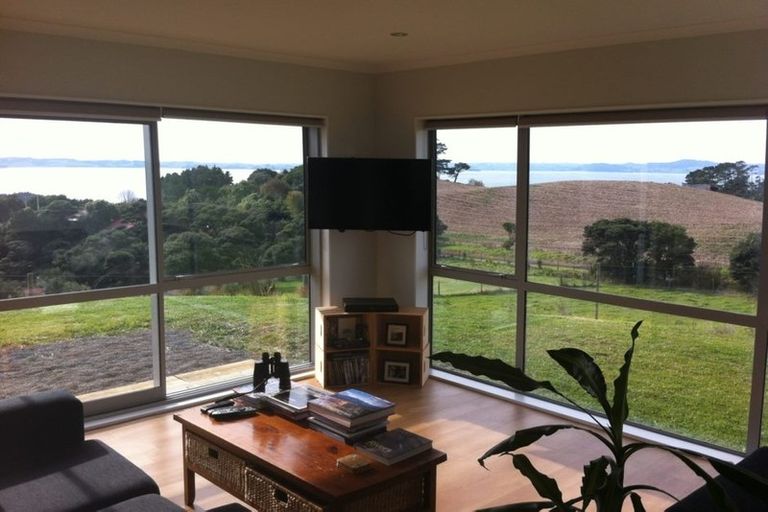 Photo of property in 3143 South Head Road, South Head, Helensville, 0874
