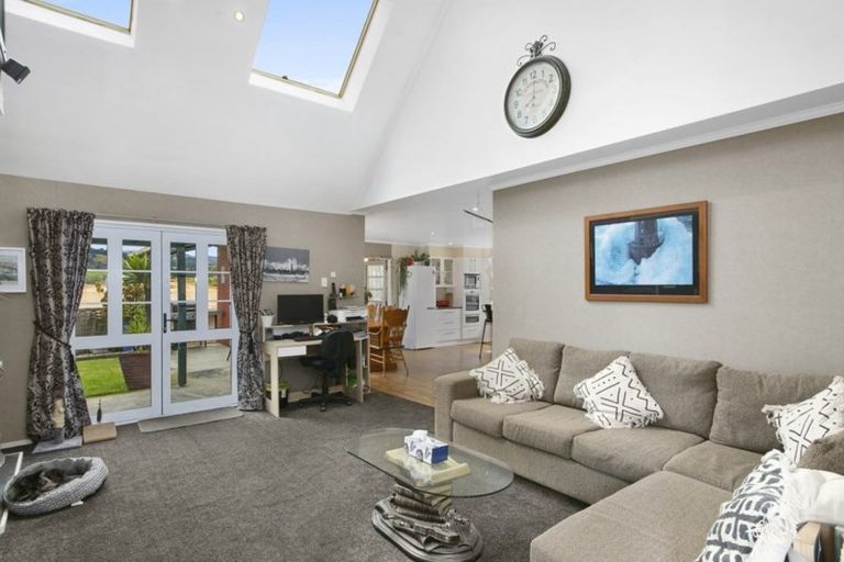 Photo of property in 18 Owen Street, Green Island, Dunedin, 9018