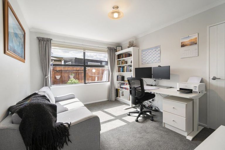 Photo of property in 11 Geneva Terrace, Kelvin Grove, Palmerston North, 4414