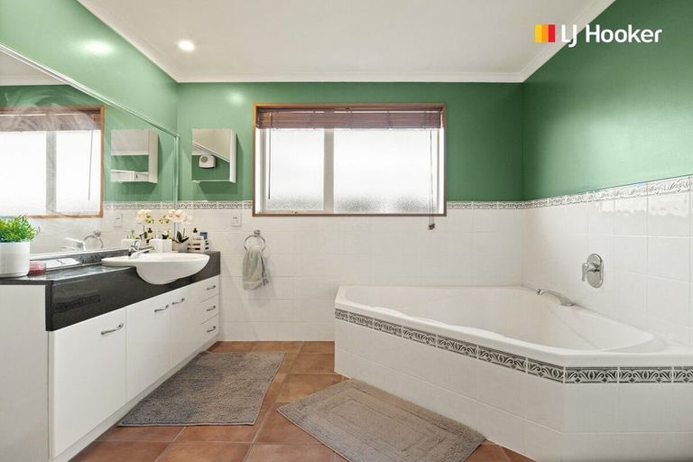 Photo of property in 2 Sunninghurst Drive, Fairfield, Dunedin, 9018