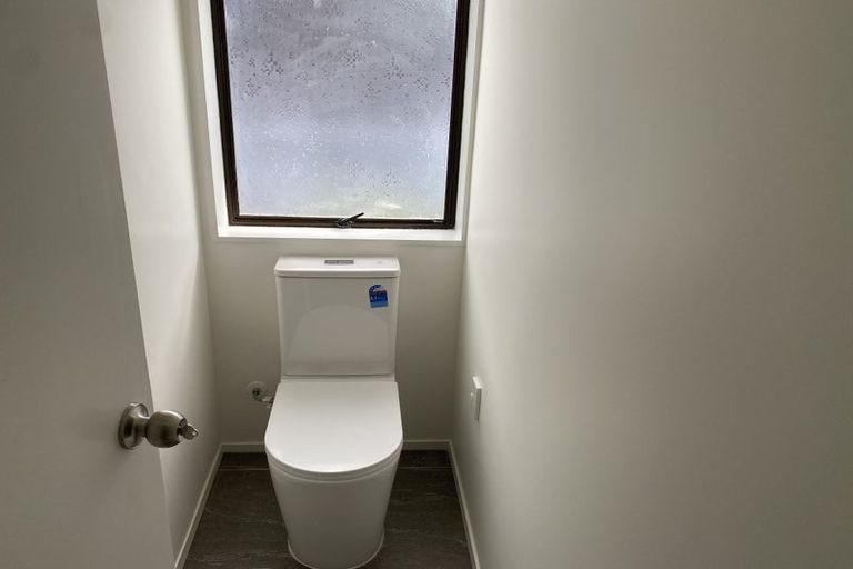 Photo of property in 33a Sunderlands Road, Half Moon Bay, Auckland, 2012