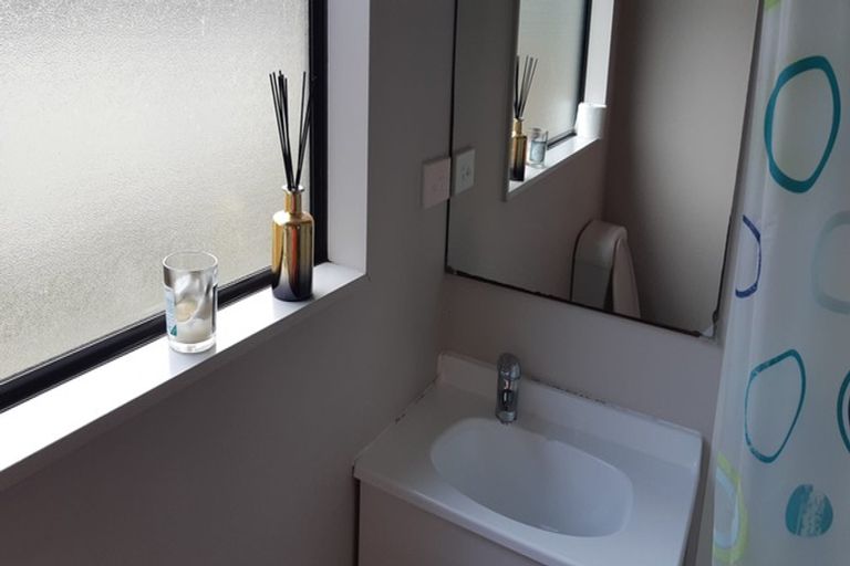 Photo of property in 28 Miriam Corban Heights, Henderson, Auckland, 0612