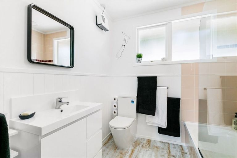 Photo of property in 8 Karaka Road, Whenuapai, Auckland, 0618