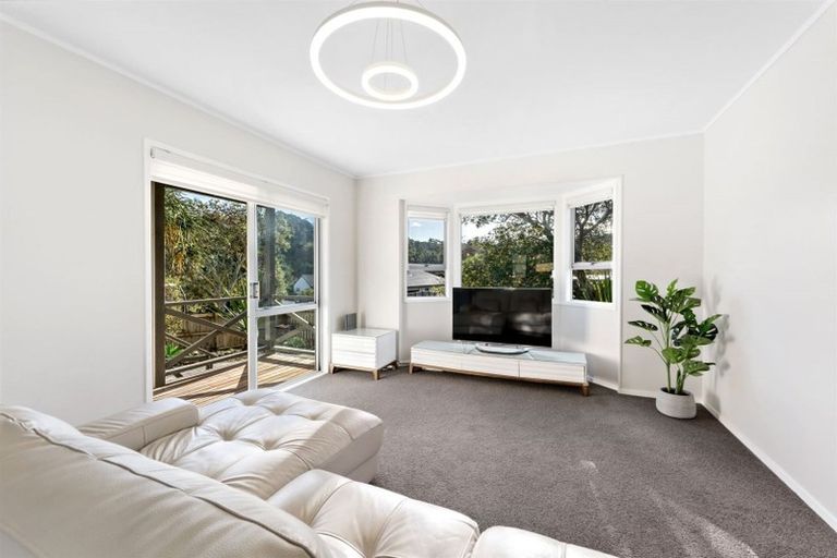 Photo of property in 6 Hotspur Place, Bayview, Auckland, 0629