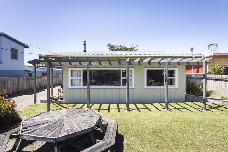 Photo of property in 11 Hunia Terrace, Himatangi Beach, Foxton, 4891