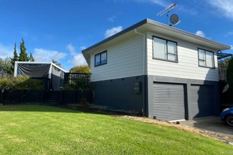 Photo of property in 38 Gosford Drive, Botany Downs, Auckland, 2010