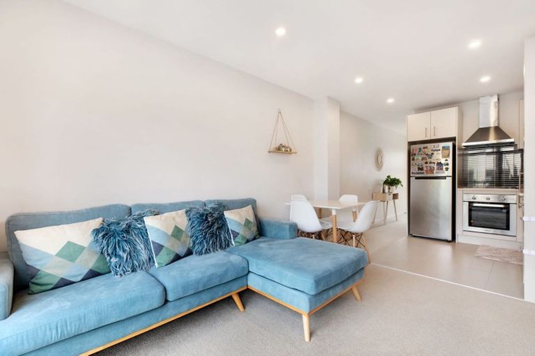 Photo of property in 33/11 Ray Small Drive, Papakura, 2110