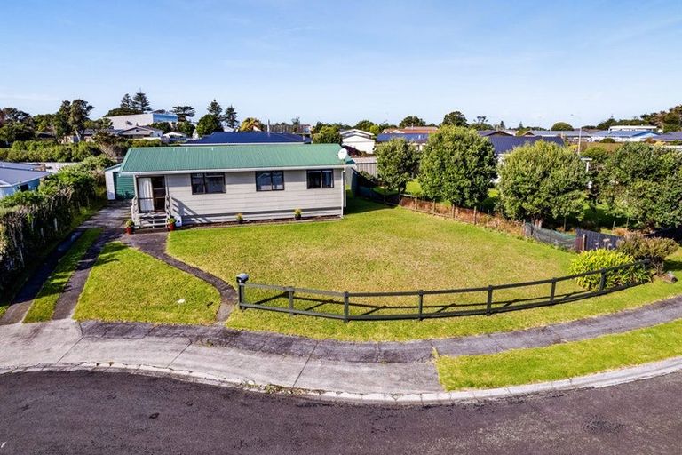 Photo of property in 18 Pohutukawa Drive, Opunake, 4616