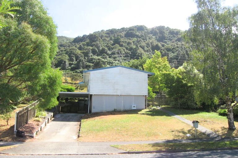 Photo of property in 23 Hartford Crescent, Totara Park, Upper Hutt, 5018