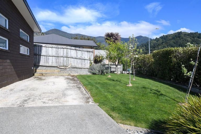 Photo of property in 25 Admiralty Place, Waikawa, Picton, 7220