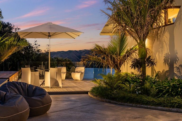 Photo of property in 360 Paremata Road, Whitby, Porirua, 5381