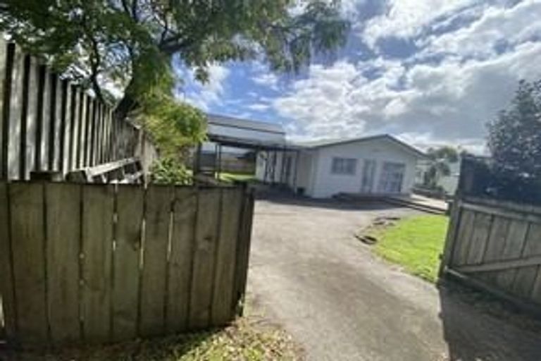 Photo of property in 2/388 Te Atatu Road, Te Atatu Peninsula, Auckland, 0610