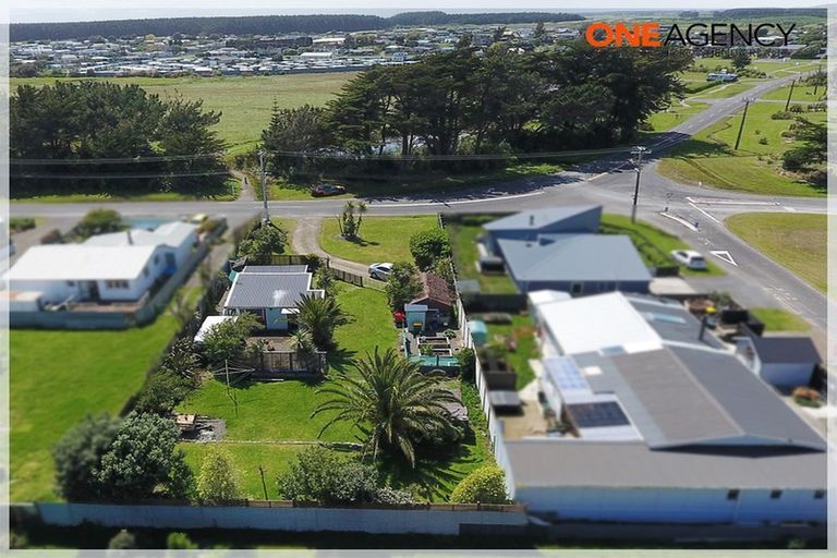Photo of property in 4 Holben Parade, Foxton Beach, Foxton, 4815