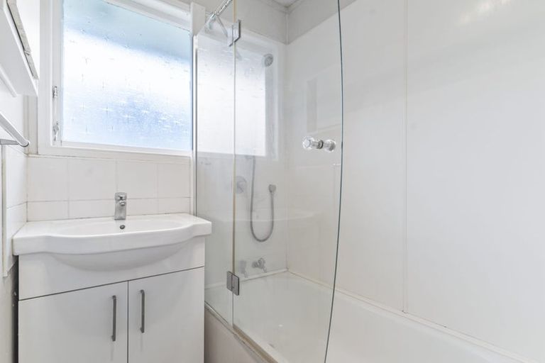 Photo of property in 2/9 Wells Road, Bucklands Beach, Auckland, 2012