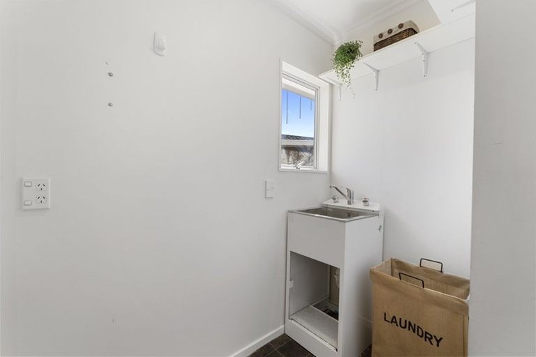 Photo of property in 3 Palliser Place, Milson, Palmerston North, 4414