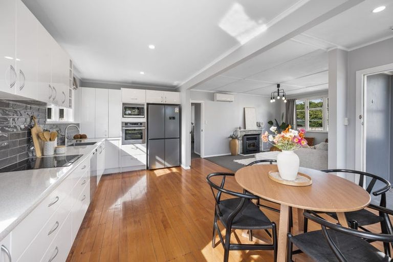 Photo of property in 32 Palmerston Road, Havelock North, 4130