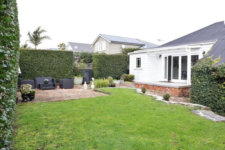 Photo of property in 128 Victoria Road, Devonport, Auckland, 0624