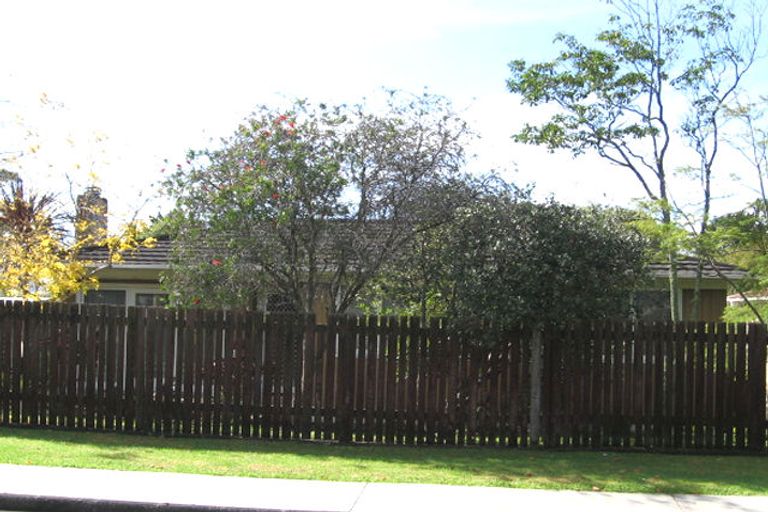 Photo of property in 25 Bayside Avenue, Te Atatu Peninsula, Auckland, 0610