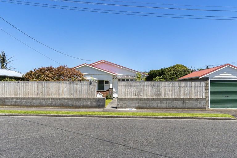 Photo of property in 6 French Street, Moturoa, New Plymouth, 4310