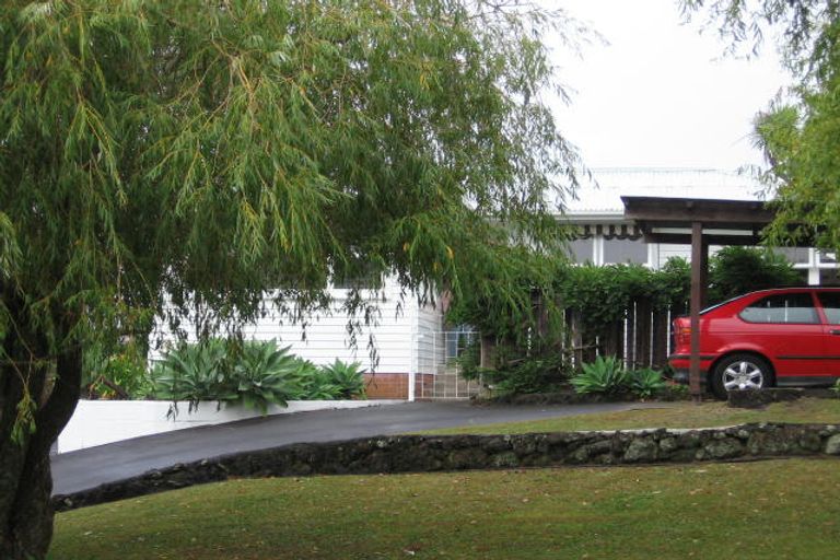 Photo of property in 5 James Scott Place, Te Atatu South, Auckland, 0602