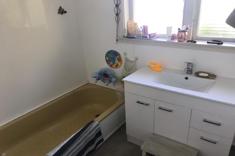 Photo of property in 24 Severn Street, Island Bay, Wellington, 6023