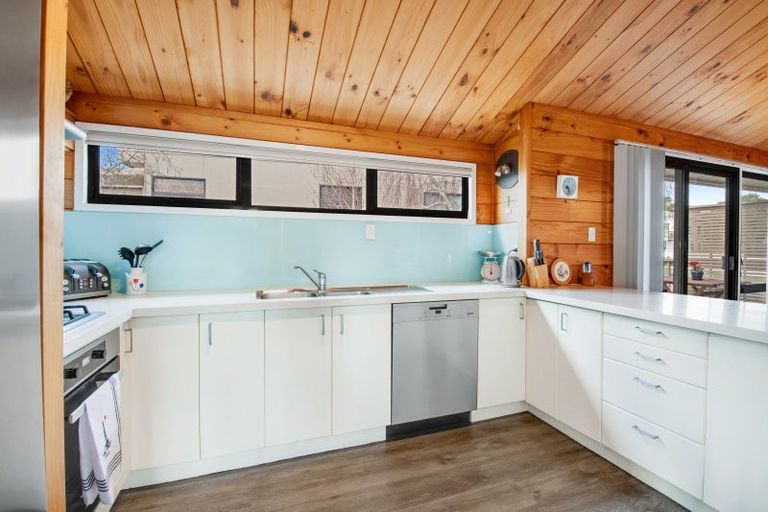 Photo of property in 124 Pacific Parade, Army Bay, Whangaparaoa, 0930