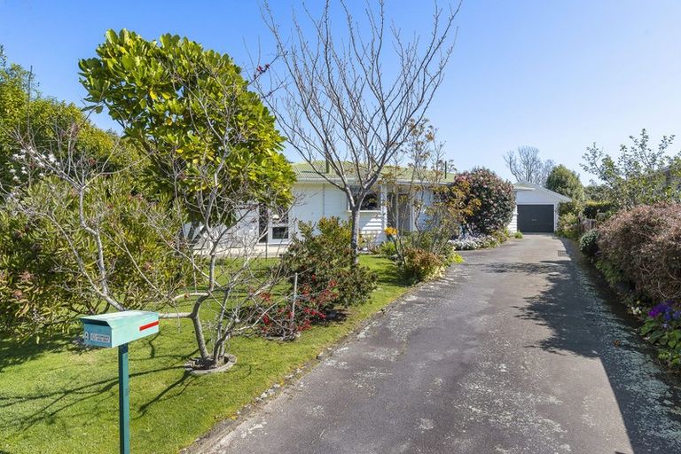 Photo of property in 9 Nimmo Avenue West, Waikanae, 5036