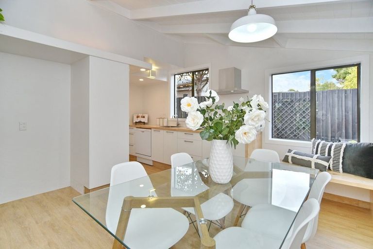 Photo of property in 52a Sevenoaks Drive, Bryndwr, Christchurch, 8053