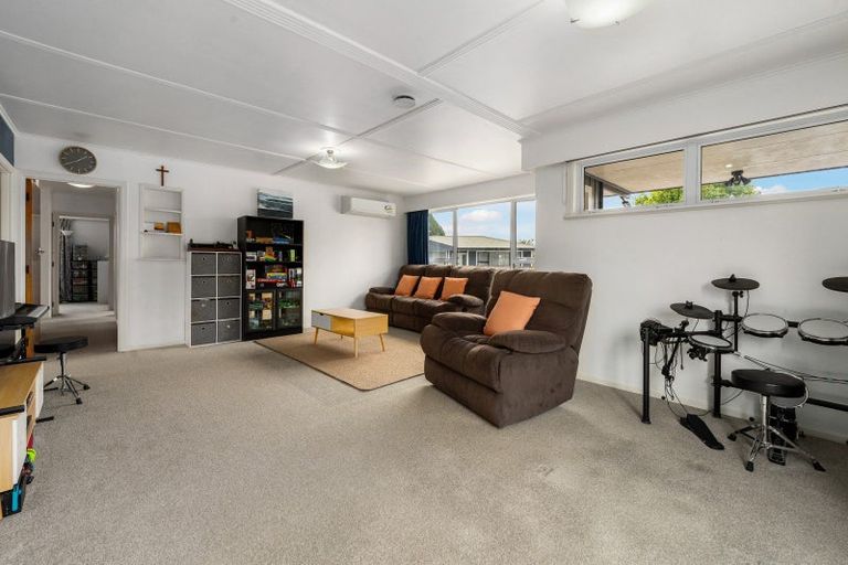 Photo of property in 11a Fox Place, Cloverlea, Palmerston North, 4412
