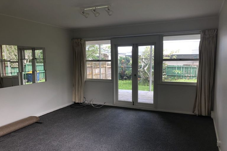 Photo of property in 2/2a Ascot Avenue, Narrow Neck, Auckland, 0624