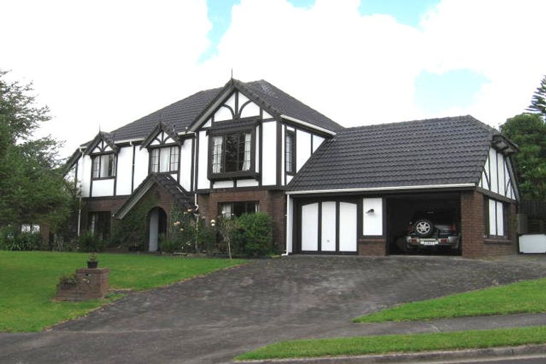 Photo of property in 2 Riesling Place, Henderson, Auckland, 0612