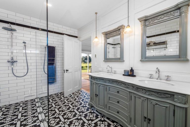 Photo of property in 355a Waikaramu Road, Waimate North, Kaikohe, 0472