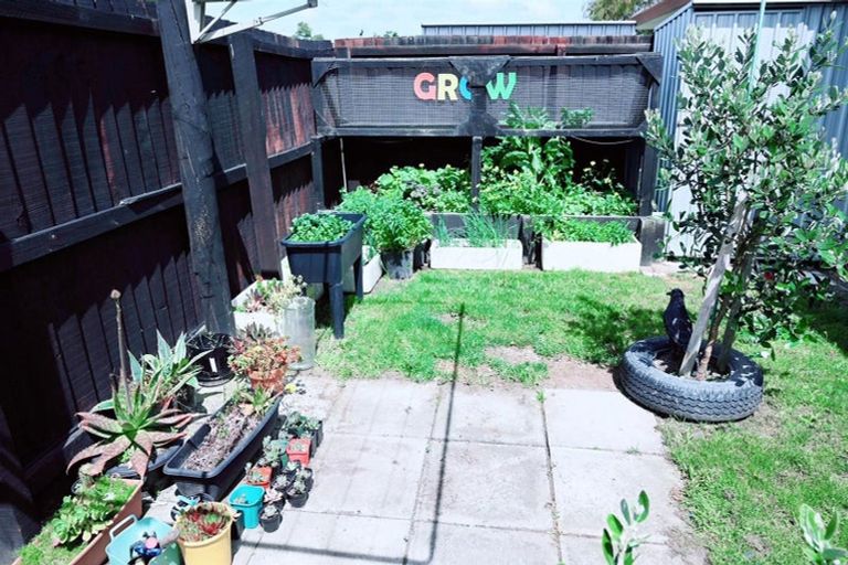 Photo of property in 2/99 Denise Crescent, Hornby, Christchurch, 8042