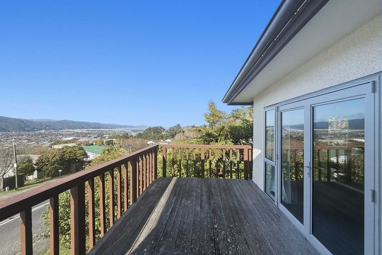 Photo of property in 135 Tirohanga Road, Tirohanga, Lower Hutt, 5010