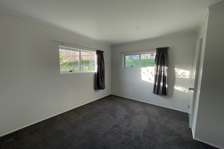 Photo of property in 34 Kingsclere Place, Goodwood Heights, Auckland, 2105