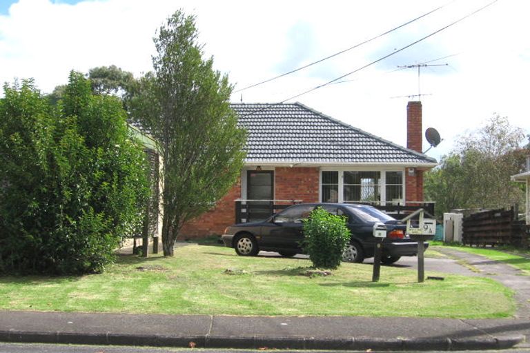 Photo of property in 1/9 Kirrie Avenue, Te Atatu South, Auckland, 0610