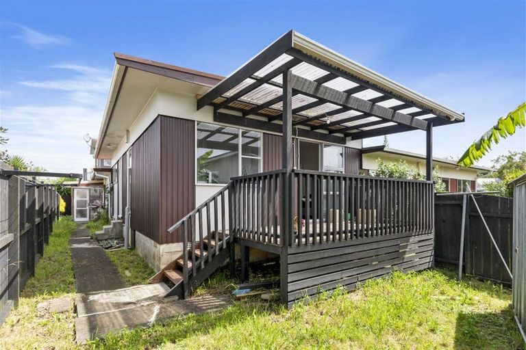 Photo of property in 3/94 Chivalry Road, Glenfield, Auckland, 0629