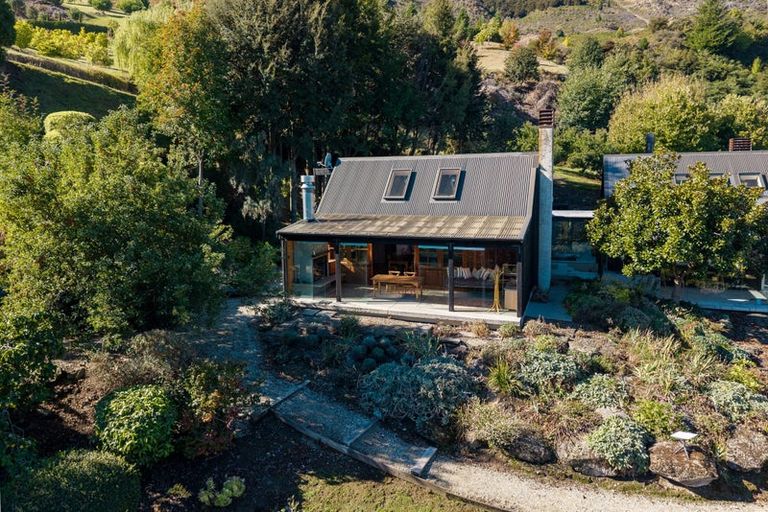 Photo of property in 365 Dublin Bay Road, Albert Town, Wanaka, 9382