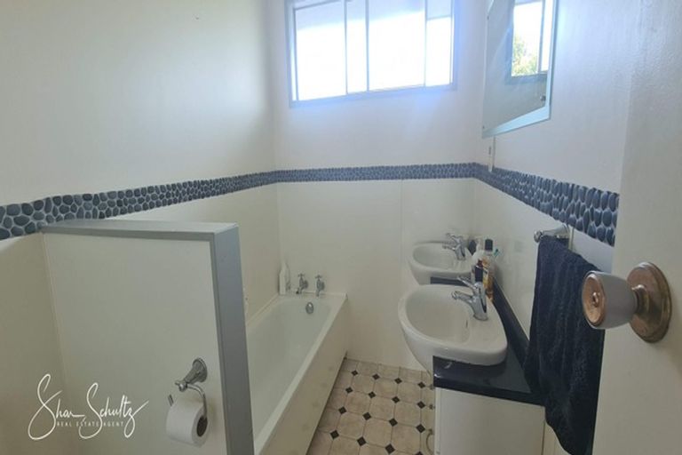 Photo of property in 35 Whaka Street, Maungaturoto, 0520