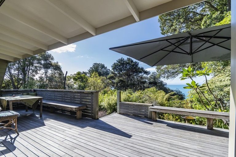 Photo of property in 203 Howard Road, Orere Point, 2585