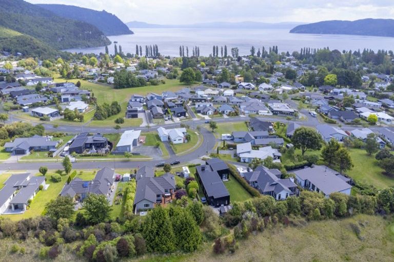 Photo of property in 11 Bodes Lane, Kinloch, Taupo, 3377