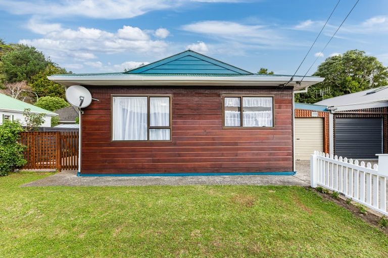 Photo of property in 1a Burden Avenue, Wainuiomata, Lower Hutt, 5014